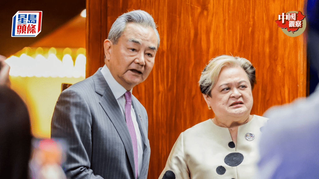 7月22日，王毅會見菲律賓外長拉扎羅。新華社