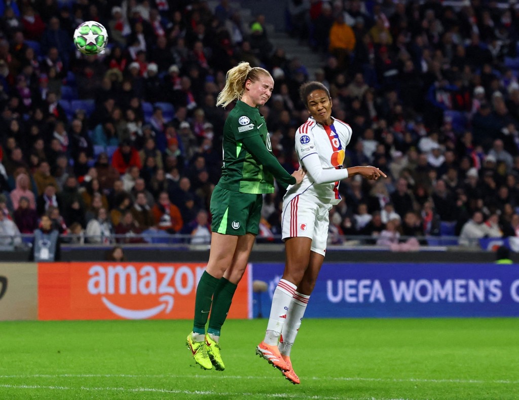 里昂队长温迪莲娜身高达1米87，，在女足球坛有「女版云迪克」之称。美联社