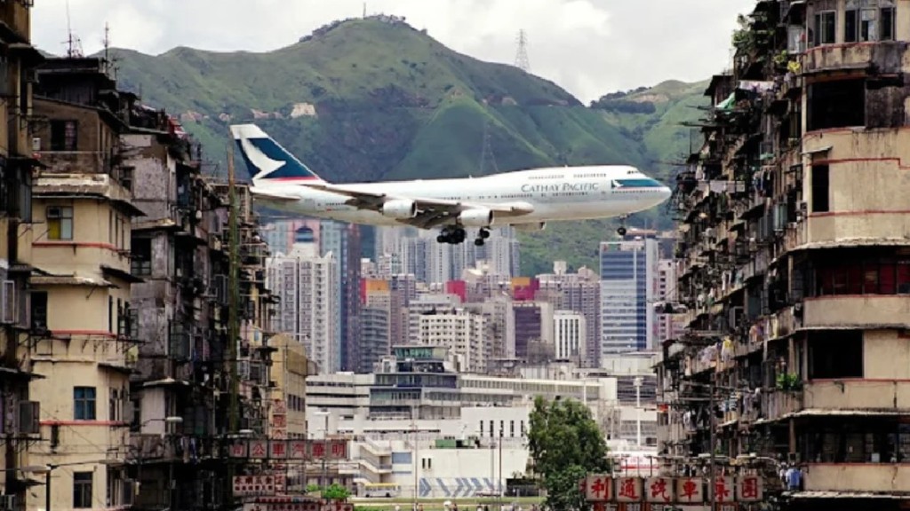 90年代的香港機場位於市區中心地帶。