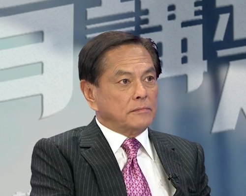 何柱國接受在無綫電視節目《講清講楚》訪問。無綫影片截圖