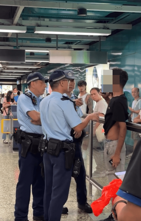 南亞男未有理會，繼續指控被警長「X我老X」。henryychannn@Threads片段截圖