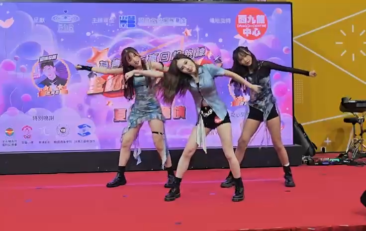 YS韓國偶像學院派出3隊偶像組合,示範表演助興。 YS韓國偶像學院派出3隊偶像組合,示範表演助興。