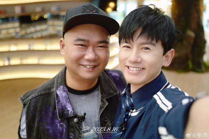 苟偉、張杰合影。 苟偉、張杰合影。