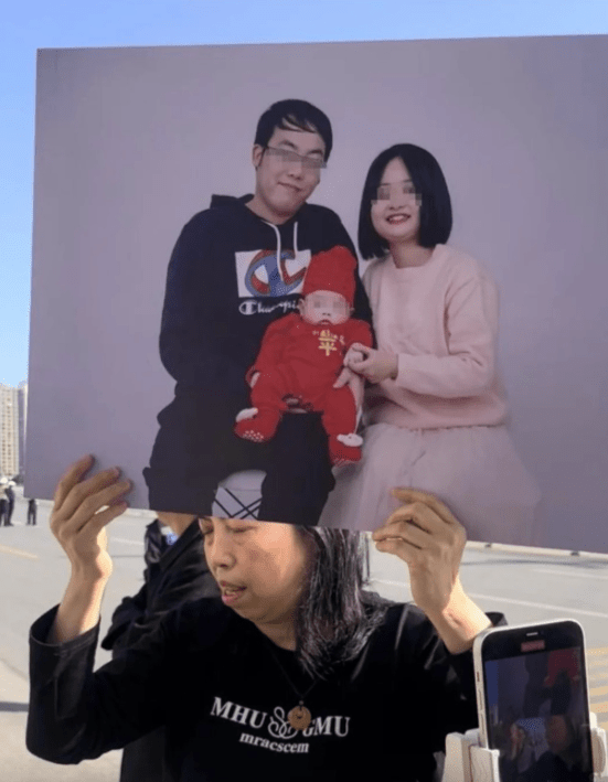 胡女士和丈夫堅決要求判處兇手死刑。瀟湘晨報