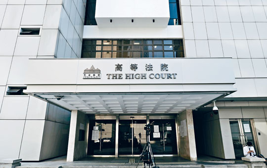 七旬前城寨居民當年自行安排居所 後多次申公屋被拒 入稟法院要求處理其公屋申請