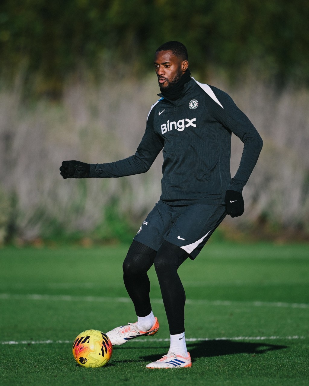 麦法兰周五首次带领车路士操练。车路士FB图片 麦法兰周五首次带领车路士操练。车路士FB图片