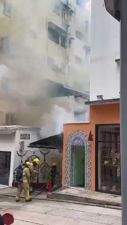 消防到場開喉灌救。