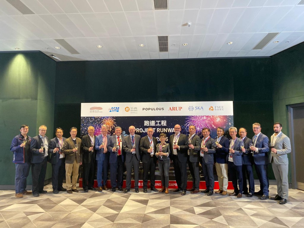 紀錄片第三章《超級工 程》，由體育園營運團隊及政府官員帶 領觀眾走進幕後，重現體育園每個關鍵瞬間。啟德體育園圖片