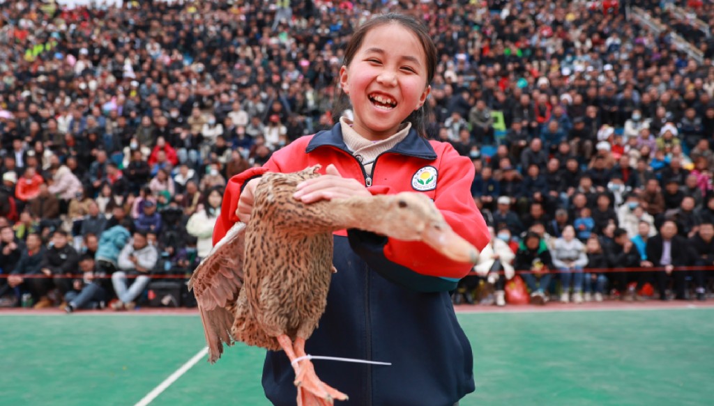 「村BA」已成為當地盛事。(新華社)