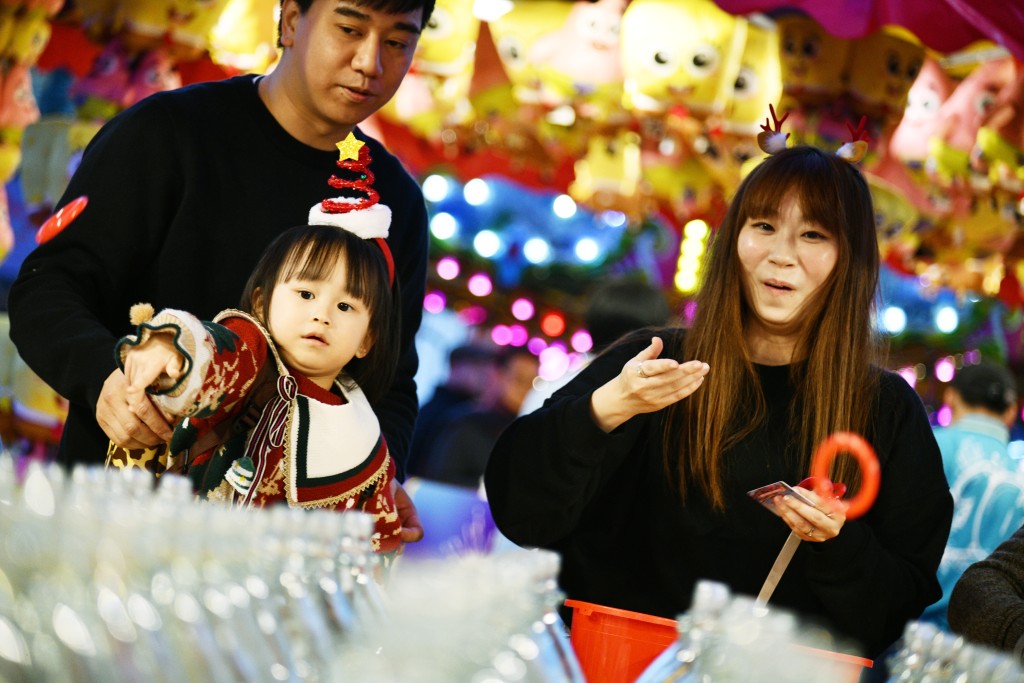 AIA友邦嘉年華將於2025年12月22日到2026年3月1日重返中環海濱。 AIA友邦嘉年華將於2025年12月22日到2026年3月1日重返中環海濱。