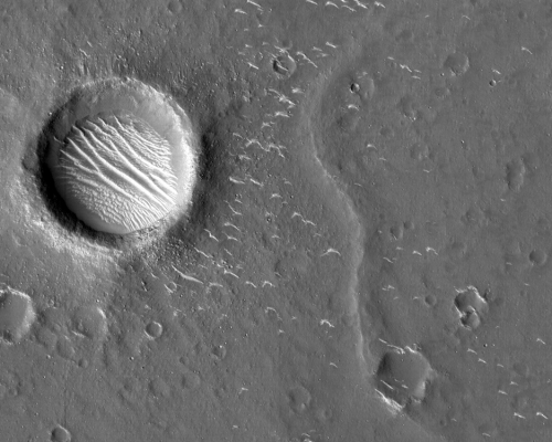 天問一號傳回火星拍攝高清影像。（國家航天局供圖）