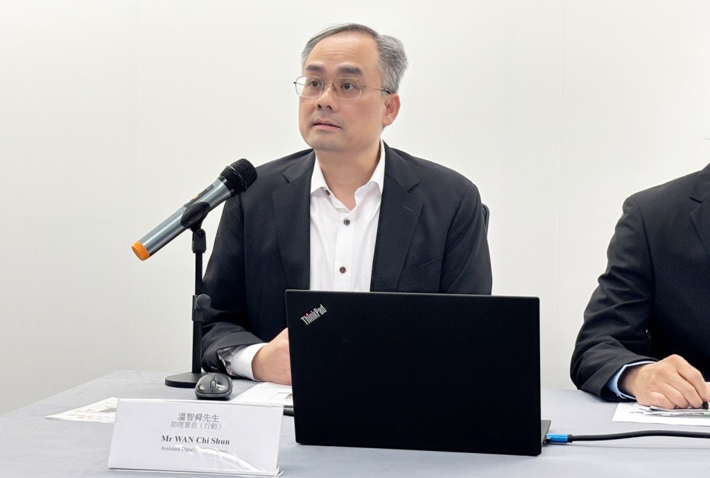 溫智舜表示,截至7月31日,今年收到18480宗冷氣機滴水投訴個案。 溫智舜表示,截至7月31日,今年收到18480宗冷氣機滴水投訴個案。