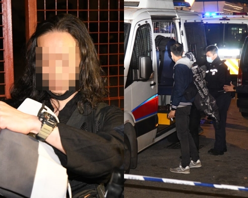 「理大廚房佬」涉披「光時」旗幟拍攝，被警方帶走。