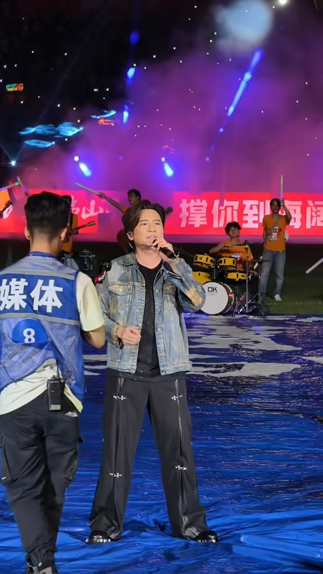 葉世榮近日獲邀到佛山擔任「西甲」足球聯賽表演嘉賓。 葉世榮近日獲邀到佛山擔任「西甲」足球聯賽表演嘉賓。