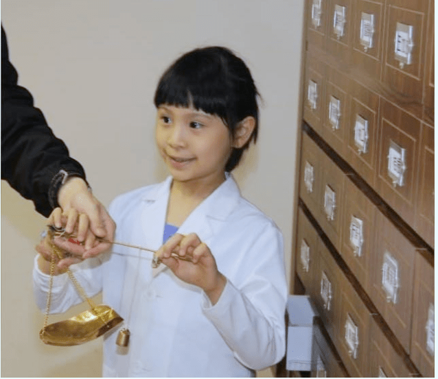 小時候的Janelle已對中醫學產生興趣。照片由受訪者提供