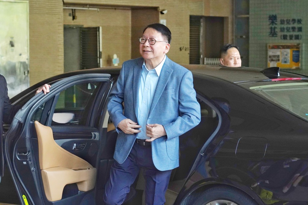 政務司司長陳國基和律政司副司長張國鈞，則分別使用德國品牌「寶馬（BMW）」的電動私家車和私家車。