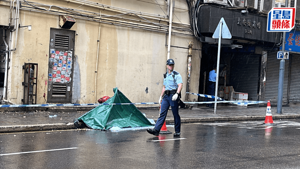 老翁墮樓死亡。劉漢權攝
