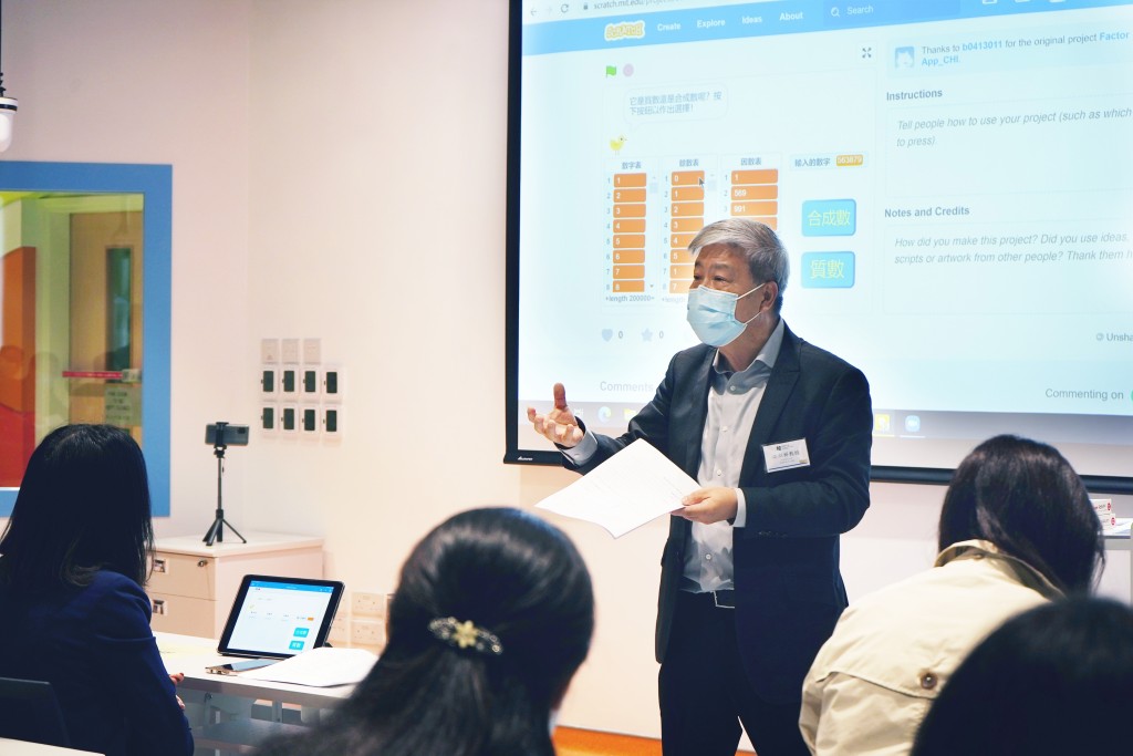 江紹祥鼓勵家長與孩子一同參與遊戲及練習，利用教材引導他們自主學習。