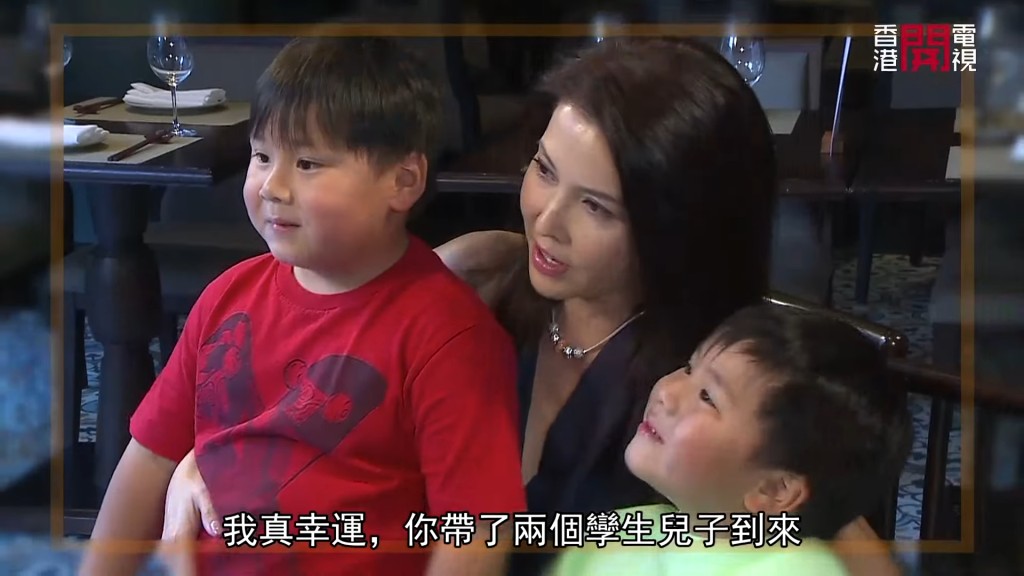 李婉華兩個仔是孖胎。
