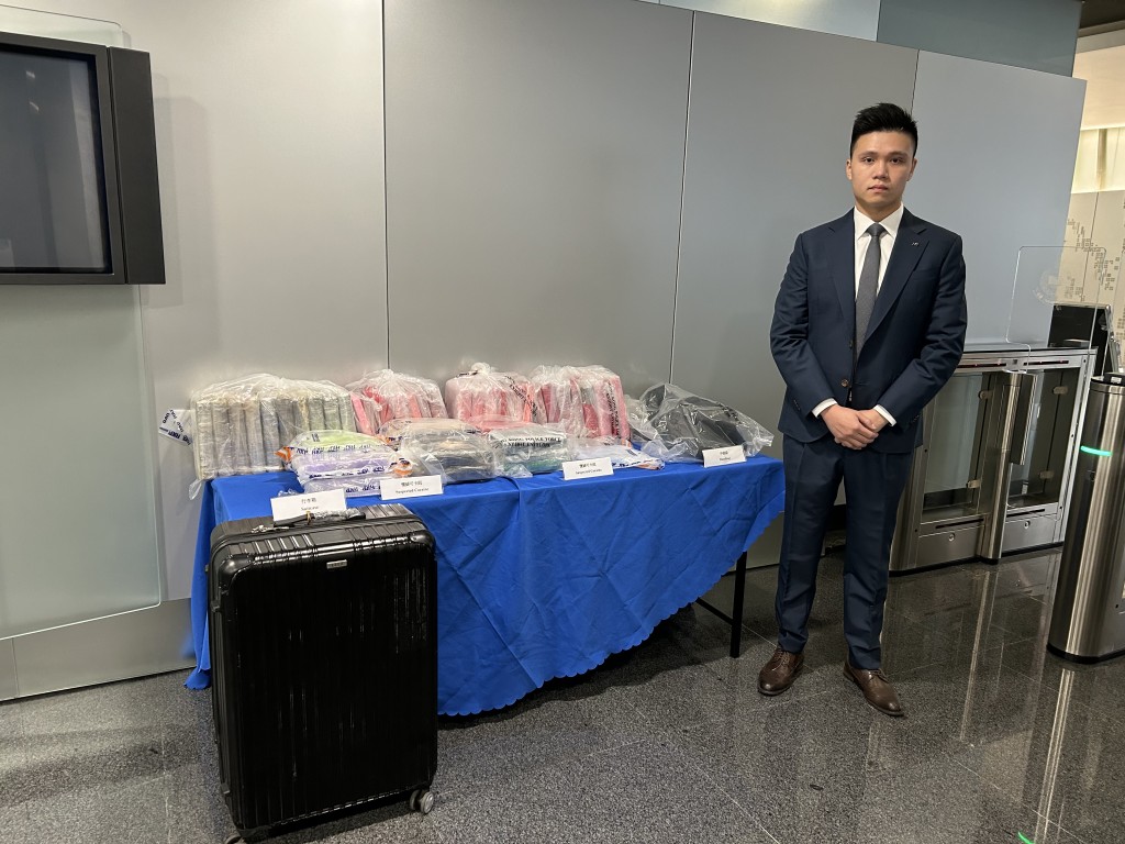 警方毒品調查科行動組高級督察陳力豪交代案情。曾志恒攝 警方毒品調查科行動組高級督察陳力豪交代案情。曾志恒攝
