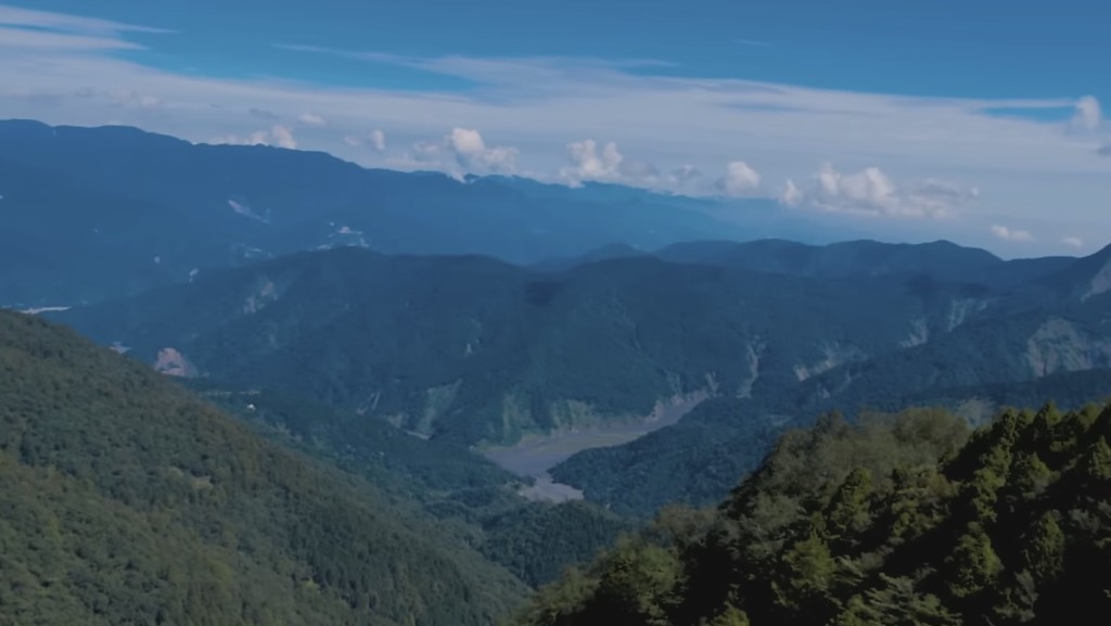 宋兆禮拍下台灣山景。 Youtube