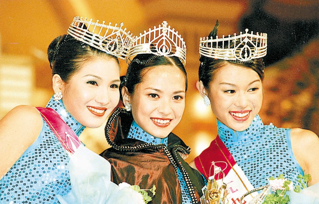 郭羨妮（中）歷史性成為90年代最後一位香港小姐冠軍。  ​