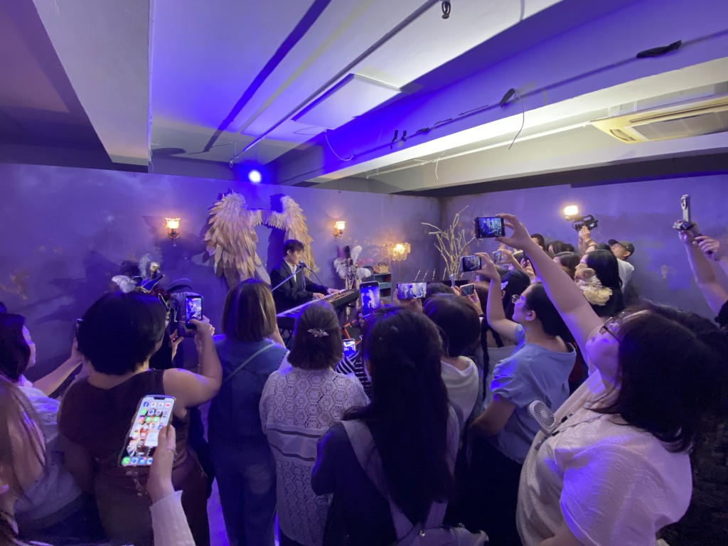 FANS睇得好開心。