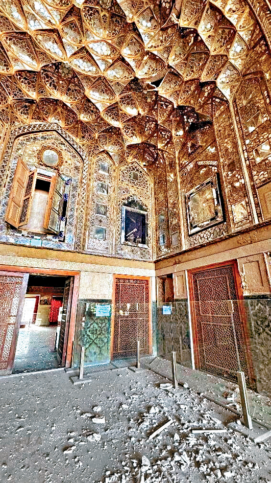 伊朗伊斯法罕的四十柱宫在美以空袭中受损。