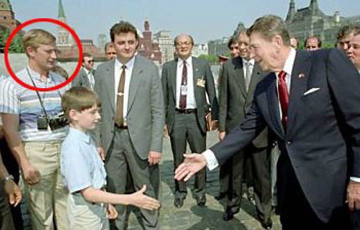 普京曾以特工身分假扮作攝影師保護美國總統列根。