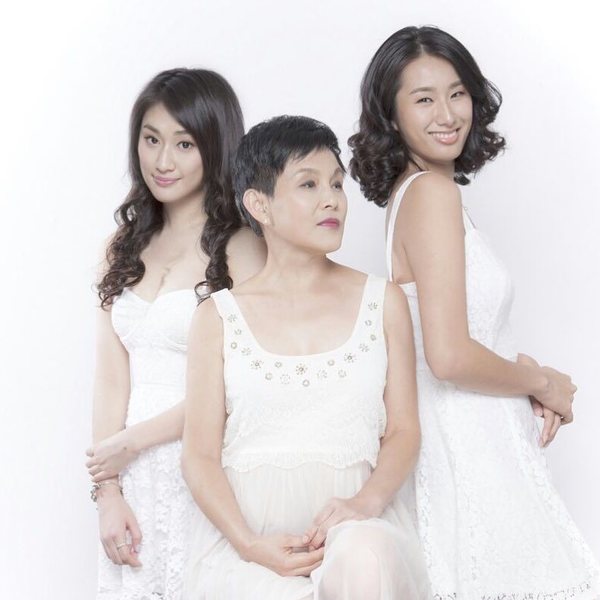 李影的两个女儿已经长大。