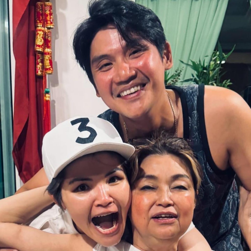 卓猷燕是孝順女。 卓猷燕是孝順女。