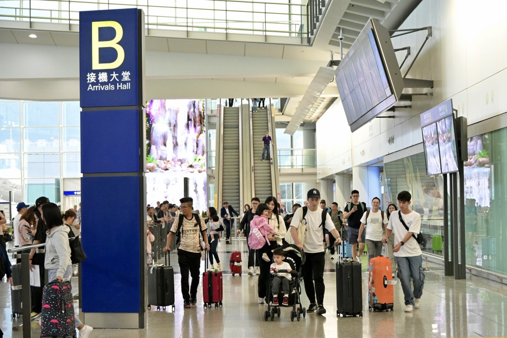 机管局预料能进一步提升香港国际机场的航空交通量及旅客量。资料图片