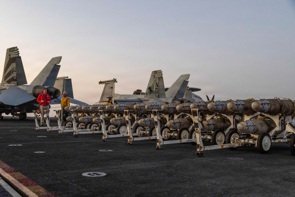 据报，三名阵亡的美军官兵驻扎于科威特。路透社