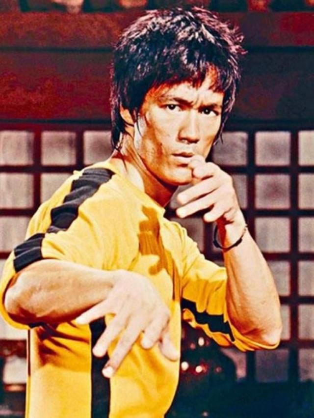32歲的李小龍於1973年7月20日參與演出《死亡遊戲》期間，猝死於丁佩在香港九龍九龍塘的家中。