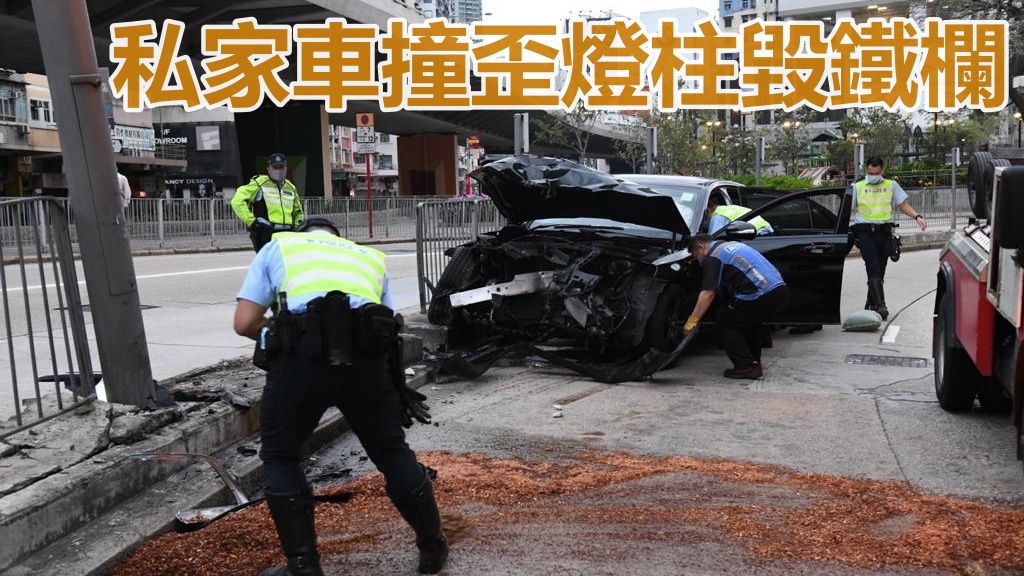 警方清理現場。