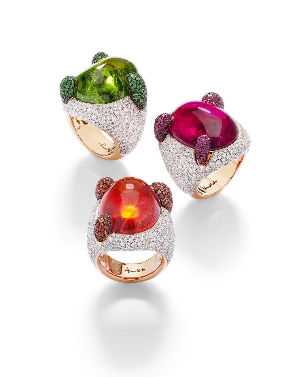 Marvelous Griffe Cocktail Rings鑲嵌色彩如糖果般繽紛的彩寶,在鋪鑲鑽石襯托下更加耀目生輝。 Marvelous Griffe Cocktail Rings鑲嵌色彩如糖果般繽紛的彩寶,在鋪鑲鑽石襯托下更加耀目生輝。