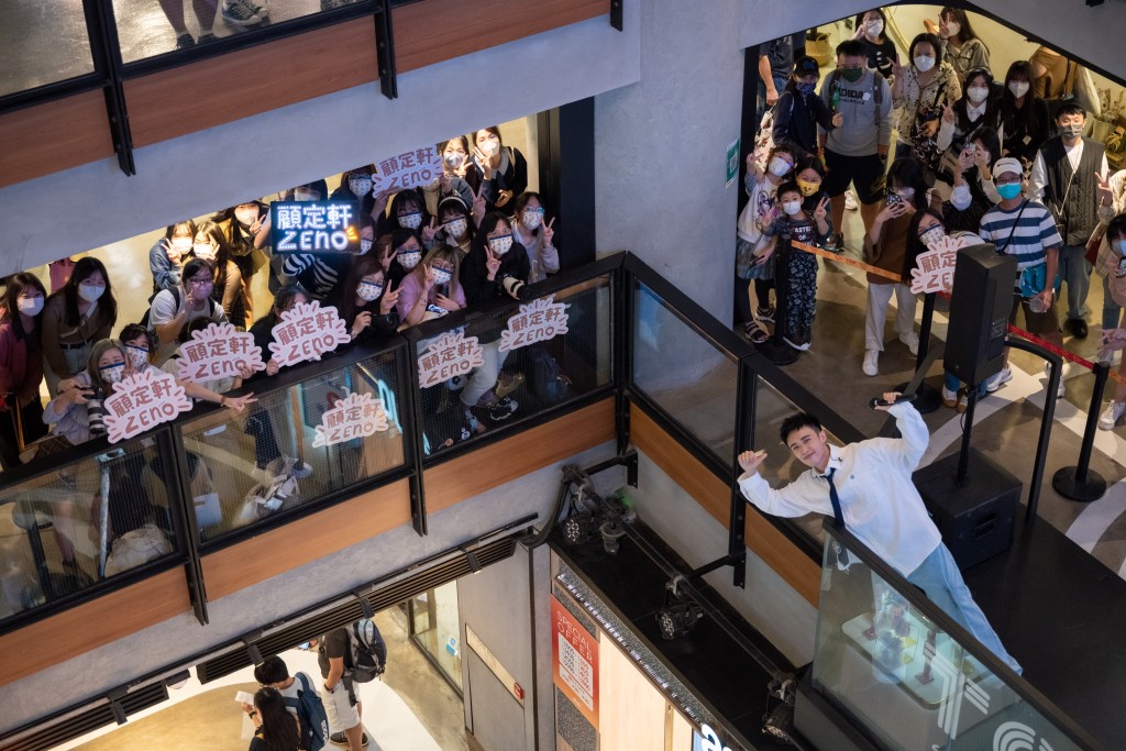 Zeno新歌《教我》MV在商場首播，獲Fans支持。