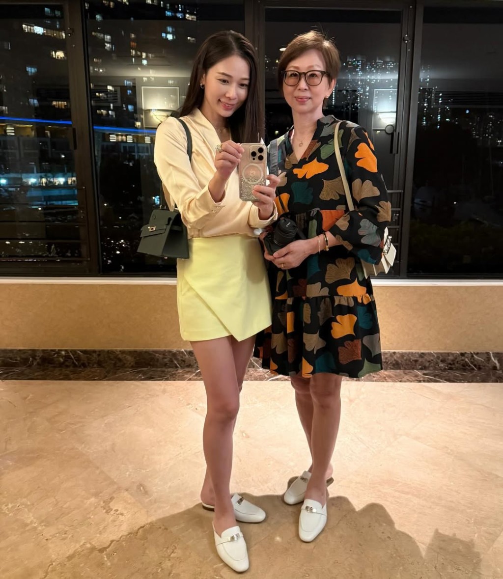 楊秀惠與媽媽似足兩姊妹。 楊秀惠與媽媽似足兩姊妹。