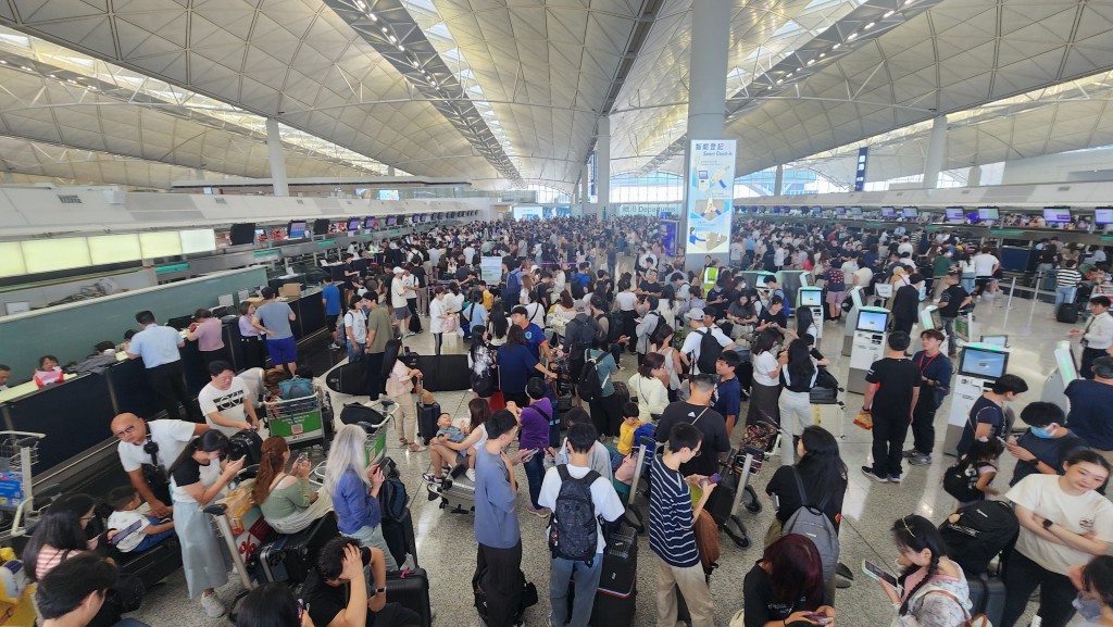 機場已啟動緊急應變機制。黃文威攝