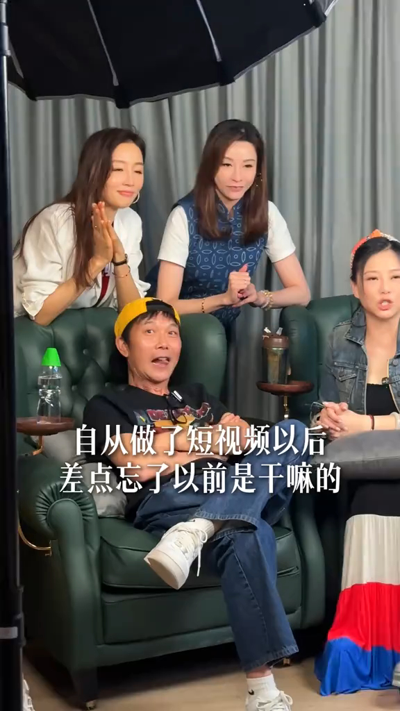 錢小豪的頸紋極多。