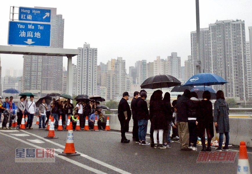 陳僖儀親友到出事現場路祭。資料圖片