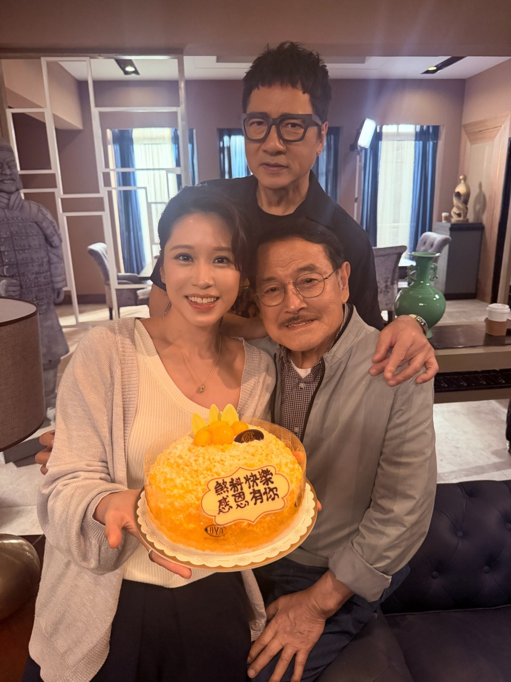 林凱恩得前輩們歡心。 林凱恩得前輩們歡心。