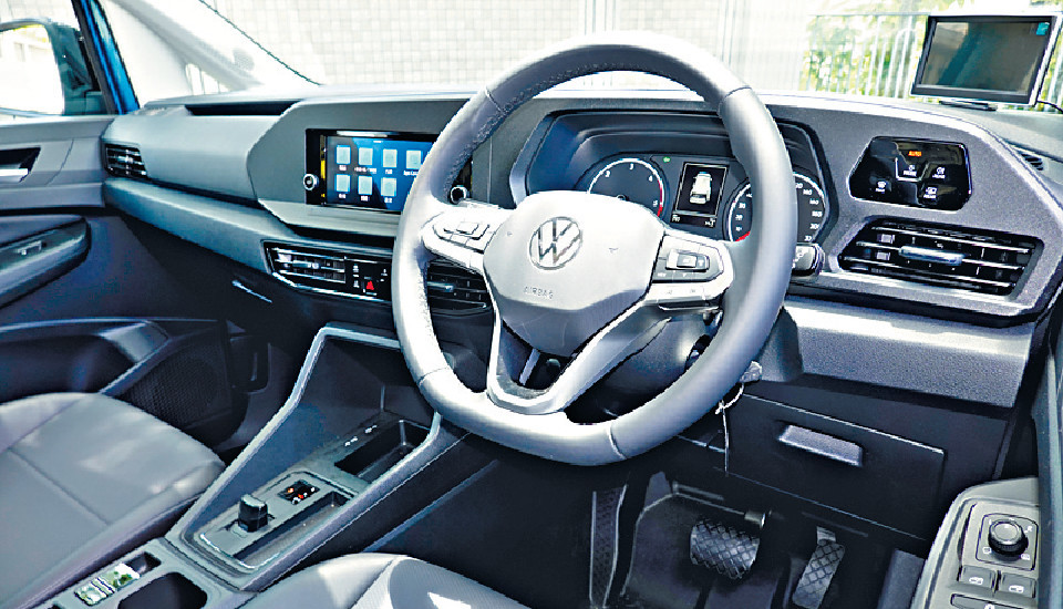 ■中控台8.25吋屏幕支援Apple CarPlay。