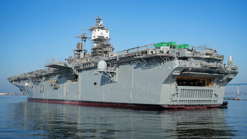 「埃塞克斯號」是兩棲攻擊艦。美國海軍