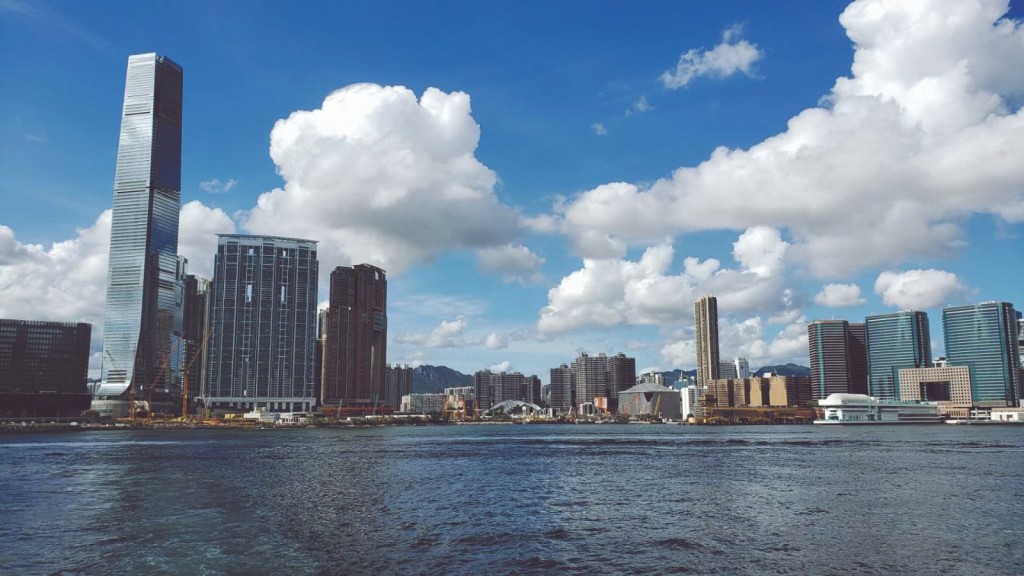 風水中巒頭學就是環境風水學,大到城市建築物的形態,小到家居橫樑煞,對城市氣運和居住人的運程都有很大的影響。 風水中巒頭學就是環境風水學,大到城市建築物的形態,小到家居橫樑煞,對城市氣運和居住人的運程都有很大的影響。