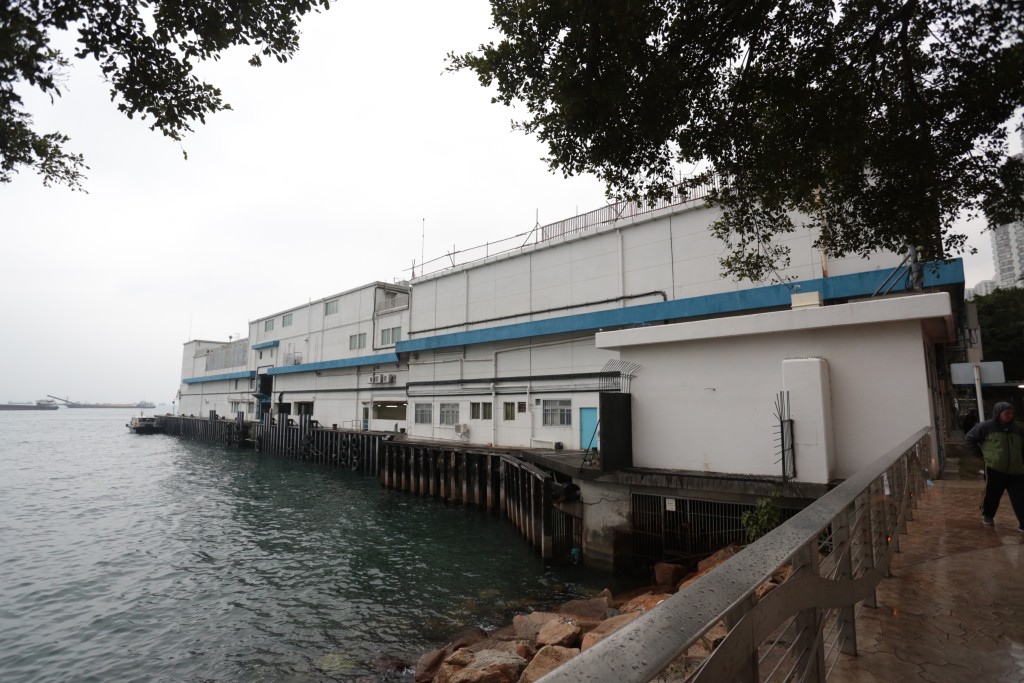建議試行「水上巴士」連接屯門碼頭。資料圖片 建議試行「水上巴士」連接屯門碼頭。資料圖片
