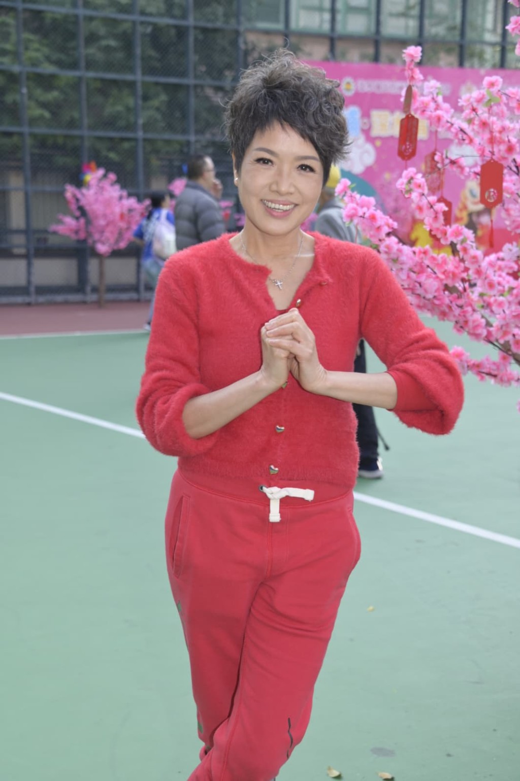 寶珮如說老公本來想陪她開工，她卻叫老公留在家打點今晚晚餐，因家人都會來食飯。