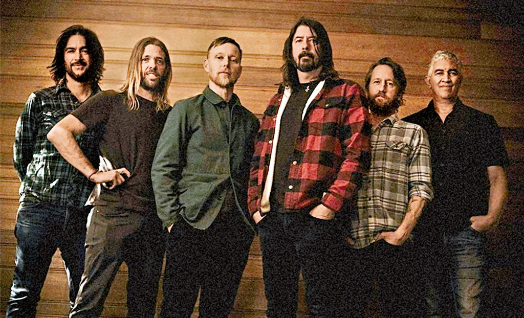 Foo Fighters鼓手Taylor Hawkins（左二）猝亡，震驚樂壇。