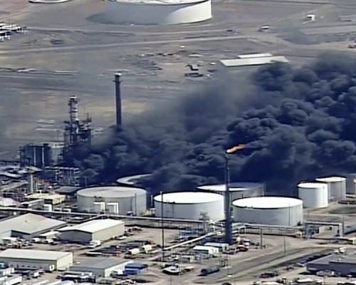 现场冒出有毒的浓烟。AP