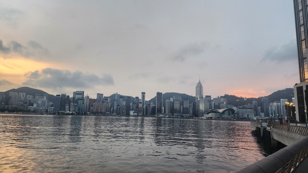 天文台預料本港今日天氣部分時間有陽光,有一兩陣驟雨。黎志偉攝 天文台預料本港今日天氣部分時間有陽光,有一兩陣驟雨。黎志偉攝